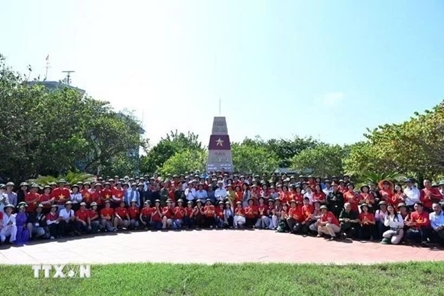 Visit to Truong Sa, DK1 connects overseas Vietnamese to Fatherland